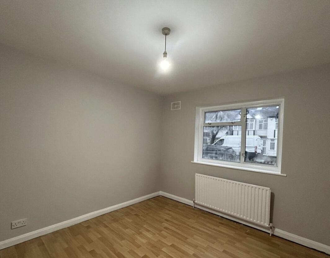 1 bed property in Queens Avenue, Greenford